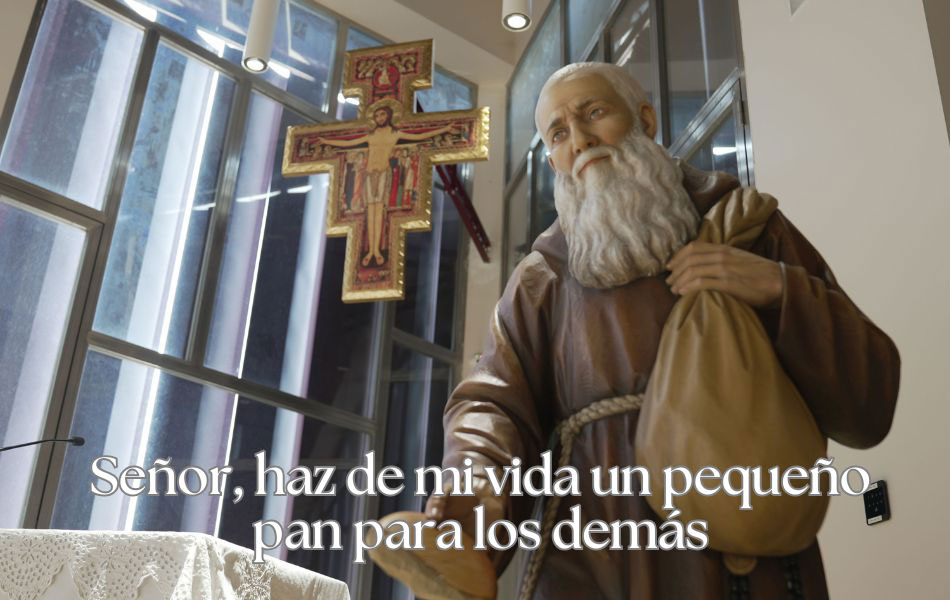 Fray Leopoldo a los pies del Cristo de San Damián: 