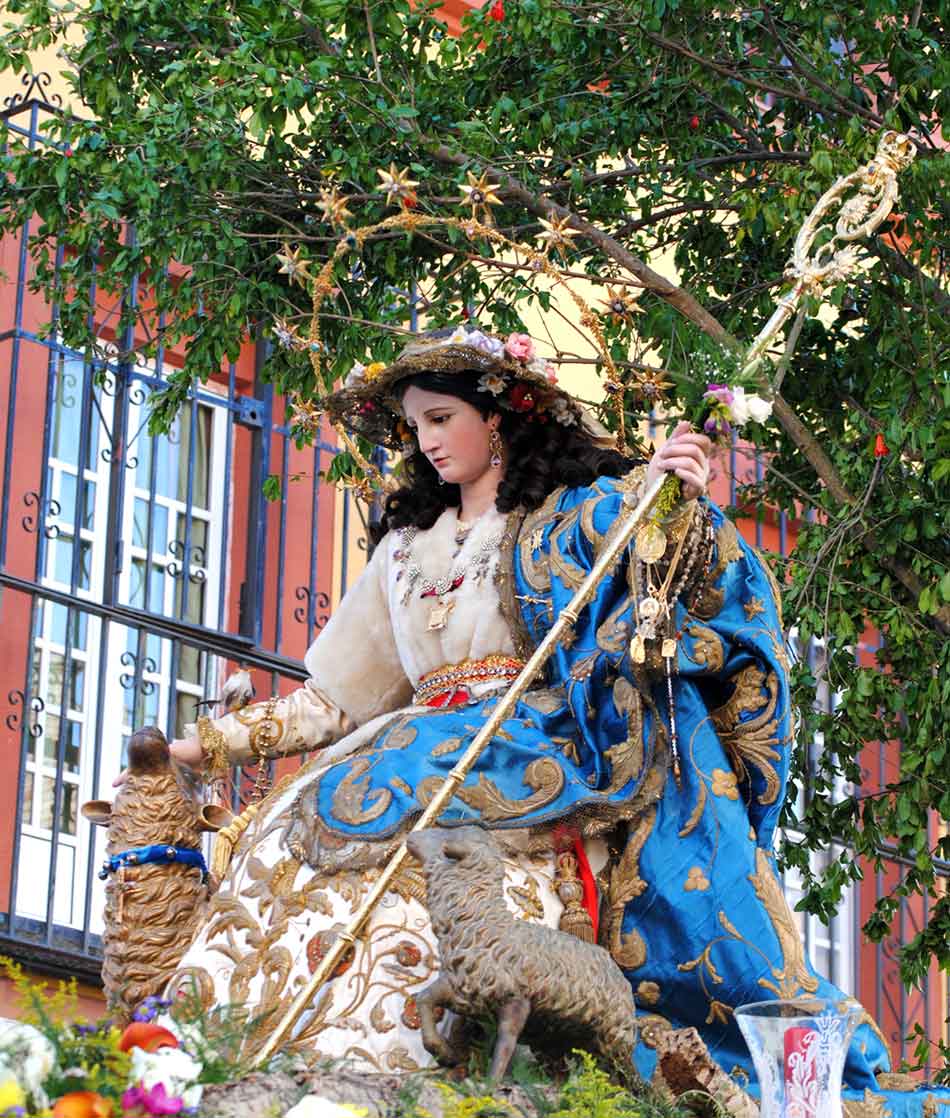 Mayo: la Virgen, las flores y Fray Leopoldo